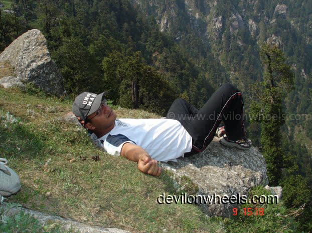 That's me watching the deep gorge and resting... ;)